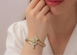 316L grade anti tarnished gold plated bangle.