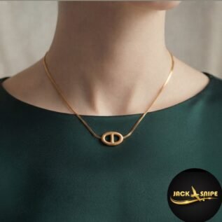 openwork-oval-pendant with chain